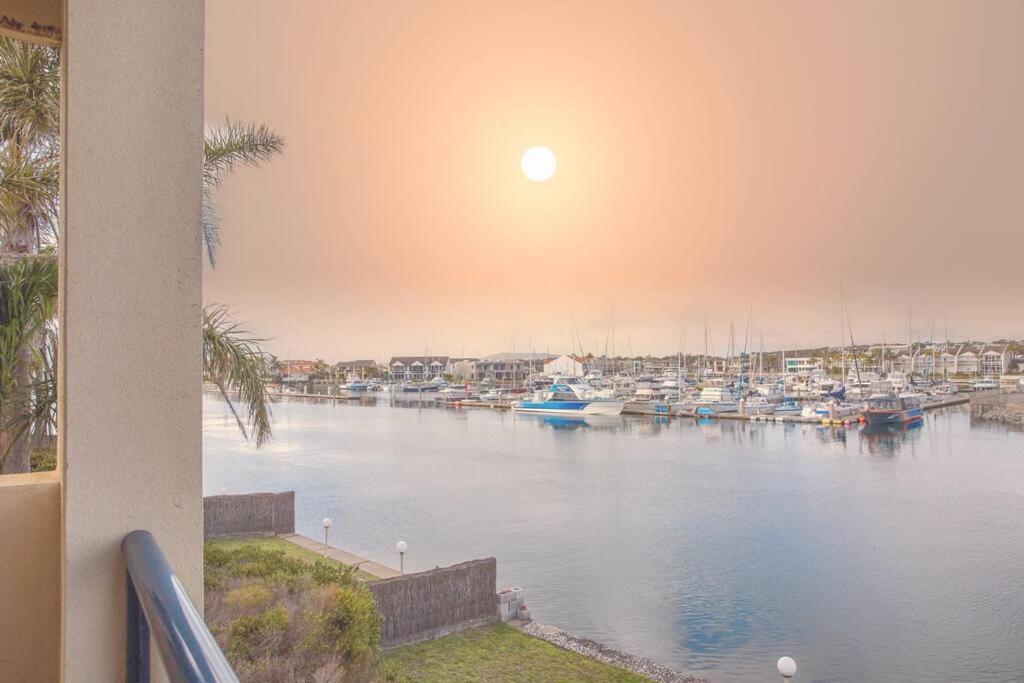 דירות פורט לינקולן Waterfront Townhouse - Picturesque Marina Views מראה חיצוני תמונה
